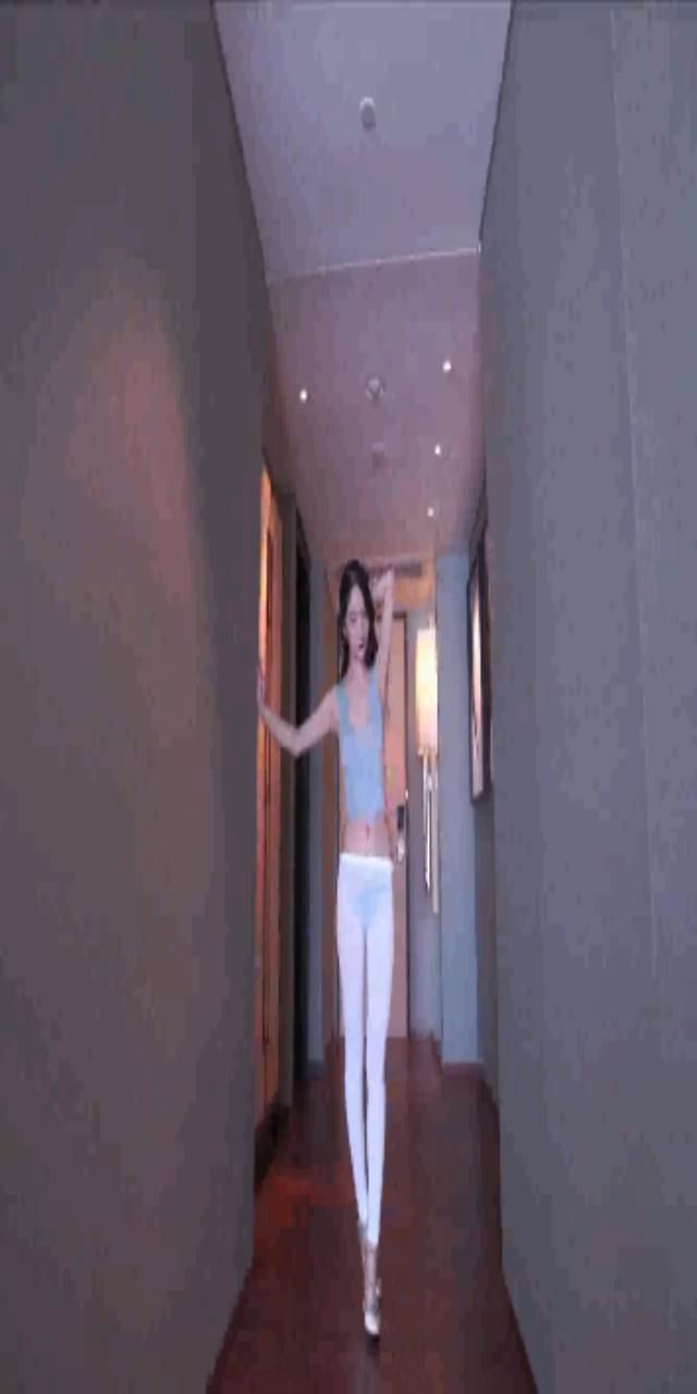 [XIUREN秀人网] 小热巴性感写真视频