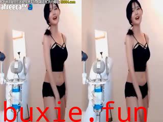邢英 黑背心
